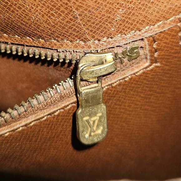 VINTAGE LOUIS VUITTON SAINT CLOUD CROSSBODY - Picture 12 of 14